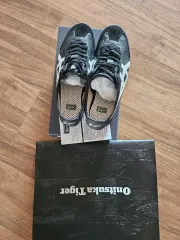 オニツカタイガー