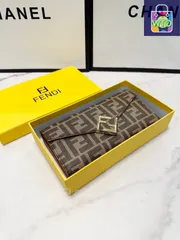 【今日特価】Fendi フェンディ ロングウォレットシリーズ 頭層牛皮とカスタムハードウェアを採用
