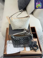 【今日特価】Coach コーチ ランチボックスバッグ 複数の着用方法に対応