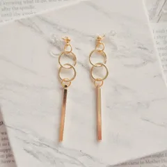 「ハンドメイド 2連フープとスティックの樹脂ノンホールピアス ゴールド」  可愛い  シンプル ナチュラル カジュアル モード デート イベント 推し活