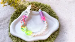 パラコード✶スマホストラップ✶ショート手首用✶ハンドストラップ✶ストラップホルダー付✶パステルレインボー☓ホワイト☓シャンパンゴールド