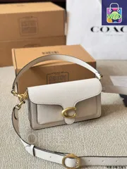 【今日特価】Coach New Tabby 3-Layer Dionysus Bag