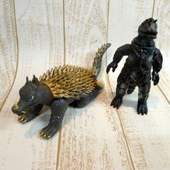 バンダイ ゴジラ ゴモラ ソフビ フィギュア 2体セット - メルカリ