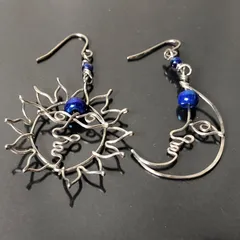 ピアス 揺れるピアス シルバーカラー 太陽 月 サン＆ムーン 個性的 ブルービーズ フックタイプ レディースアクセサリー■S88