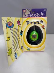 たまごっち バンダイ TAMAGOTCHI 海外版 グリーン 未使用