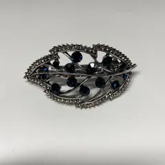 ヘアクリップ ヘアアクセサリー バレッタ　葉　レッド