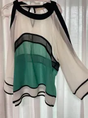 イタリア製オフショルダーシフォンブラウス