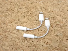 【中古 良品】2個セット Apple 純正 Lightning 3.5mm ヘッドフォンジャックアダプタ イヤホン 変換アダプタ(QCA1381-23)