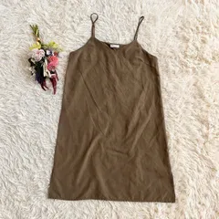 『earth music&ecology』アースミュージックアンドエコロジー　キャミソールワンピース　ミモレ丈　Vネック　サイドスリット　ゆったりシルエット　カジュアル　カーキ(F)