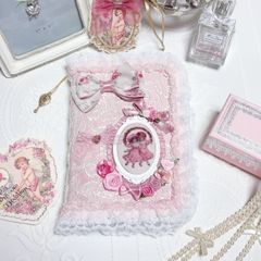 ハンドメイド ファブリックジャーナル　 おすそ分け　ピンクレース　【一点物】 専用 fabricジャンクジャーナル おすそ分け素材入り ふわふわ♪ - メルカリ