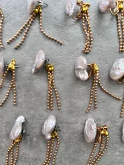 849.ms:ホワイト大ぶり淡水パール×ボールチェーンのかくらげイヤリング/ピアス