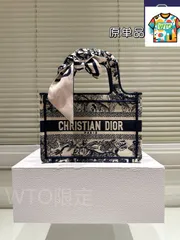 【今日特価】Dior ディオール ブックトート トートバッグ 立体刺繍を特徴づけるデザイン