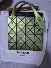 BAO BAO ISSEY MIYAKE ルーセント グリーン トートバッグ（新品）