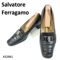 サルヴァトーレフェラガモ　美品　ヴァラ　金具　ポインテッド　スクエア　レザー