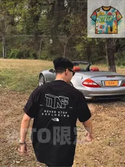 TNF（ザ・ノース・フェイス）とのコラボレーションモデル 専門店と同時期発売 前後ロゴの立体的なブロック文字 カップル用 男女兼用のプリント T シャツ 