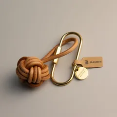 YSK030手作り 本革ノットボール × 真鍮キーリング｜ハンドメイド キーチェーン メンズ レディース 高耐久ターンロック式・天然素材の温もり｜ギフト・誕生日・バレンタイン   キーホルダー キーリング 鍵ホルダー アウトドア 腰掛け 多機能 EDC