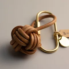 手作り 本革ノットボール × 真鍮キーリング｜ハンドメイド キーチェーン メンズ レディース 高耐久ターンロック式・天然素材の温もり｜ギフト・誕生日・バレンタイン キーホルダー キーリング 鍵ホルダー アウトドア 腰掛け 多機能 EDC  YSK030