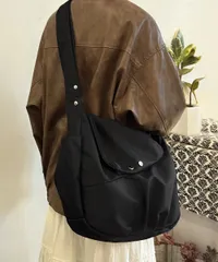 ショルダーバッグ 大容量 a4 無地 軽量 おしゃれ レディース★ナイロンバッグ 斜め掛け肩掛け 黒 ユニセックス