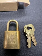 LOUIS　VUITTON ルイ・ヴィトン 南京錠 310