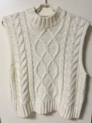 新品 ケーブル ニット ベスト