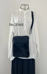 ブラック　黒　ラビットボア　小さめサコッシュ　ファー　ショルダーバック　スマホショルダー　akaneko ラビットファー