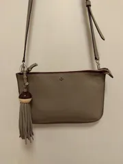 M4   トリーバーチ　ショルダーバック　タッセル付き