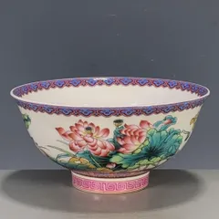 清代の乾隆 粉彩蓮花碗 景徳鎮  陶磁器  現代工芸品 美術品 置物