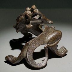 銅製 置物（牛）2頭 オーナメント オブジェ 陰陽勾玉 文鎮 ペーパー