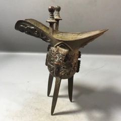 青銅器 三足 爵杯 酒器 中国美術 古玩 骨董 - メルカリ