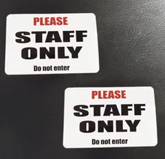 ※２枚セット🎵　新品🎵送料込価格🎵おまけ付き商品🎵スタッフ　オンリー　立ち入り禁止　関係者　事務所　会社　職場　玄関　注意喚起　マーク　サイン　看板　警告　注意看板 「STAFF ONLY　防水　ミニステッカー　小」（約３２ｍｍ×約４８ｍｍ）