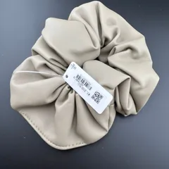 【新品】定価1210円 ヘアアクセサリー ヘアゴム シュシュ 大きめ ベージュ シンプル レディース◆
