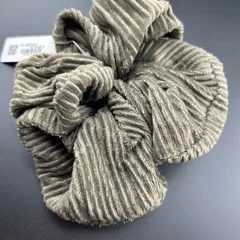 【新品】定価1650円 ヘアアクセサリー ヘアゴム シュシュ 大きめ カーキー シンプル レディース◆