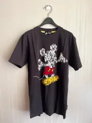新品) レア) 香港ディズニーランド ミッキーマウス グラフィック 半袖Tシャツ XS