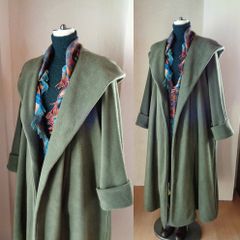 マリーアントワネット王妃 ピーコックグリーンの豪華ロングトレーン