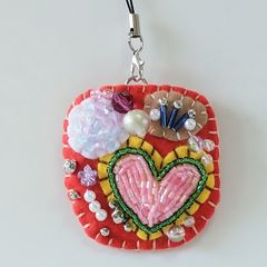 ハンドメイド 手作り たまご フェルト お守り 部活お守り - メルカリ