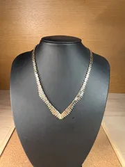 アールデコ調Ｖ字型ネックレス