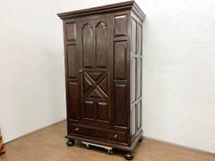 【ほぼ未使用】重厚な木製ワードローブ 彫刻入り 大型収納家具 ほぼ未使用】重厚な木製ワードローブ 彫刻入り 大型収納家具 - メルカリ