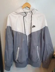 ナイキ ウィンドブレーカー 白/グレー XL サイズ