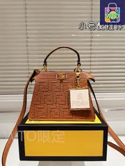 【今日特価】Fendi Peekaboo アクセサリー付き（ホワイト Cuoio Romano レザー）