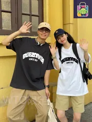 この半袖はバレンシアガの最新作で、専門店と同期のデザインです。倒標字母のプリントが目を引き、ユニークでファッション感たっぷりです。 -WTO輸入1