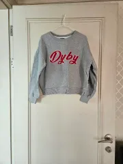 Dyby グレー スウェットTシャツ