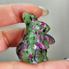 ルビーインゾイサイト✨うさぎ✨カービング✨