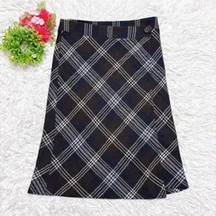 美品 【アンタイトル】 膝丈スカート 裏地付き 大きいサイズ (LL) 可愛い