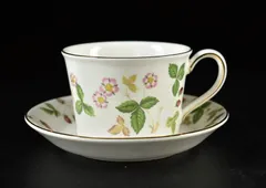 【蔵A5729e】ウェッジウッド　ワイルドストロベリー　ティーカップ＆ソーサー