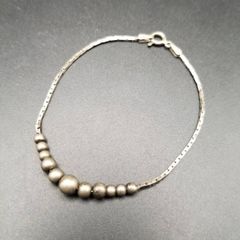 ヴィンテージ 風シルバーカラービーズネックレス トグル留め デザイン