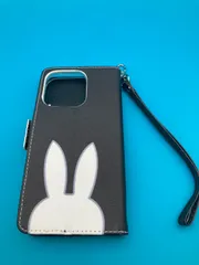 iPhone14 Pro 対応 手帳型スマホケース うさぎデザイン ストラップ付き ブラック（グリーンあり）