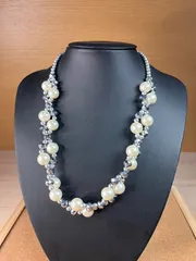 パールとシルバービーズのパーティーネックレス