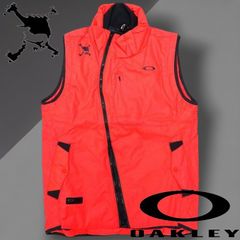 Oakley 蛍光グリーン ダウンベスト M - メルカリ