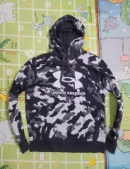 UNDER ARMOUR アンダーアーマー 正規品 メンズ カモフラ パータン 起毛 フードTシャツ Sサイズ (送料無料※メルカリshop取引では対象外)