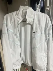 ナイキ ウィンドランナー ウィンドブレーカー ルーズ UV ウーブン フルジップアップ ジャケット 白